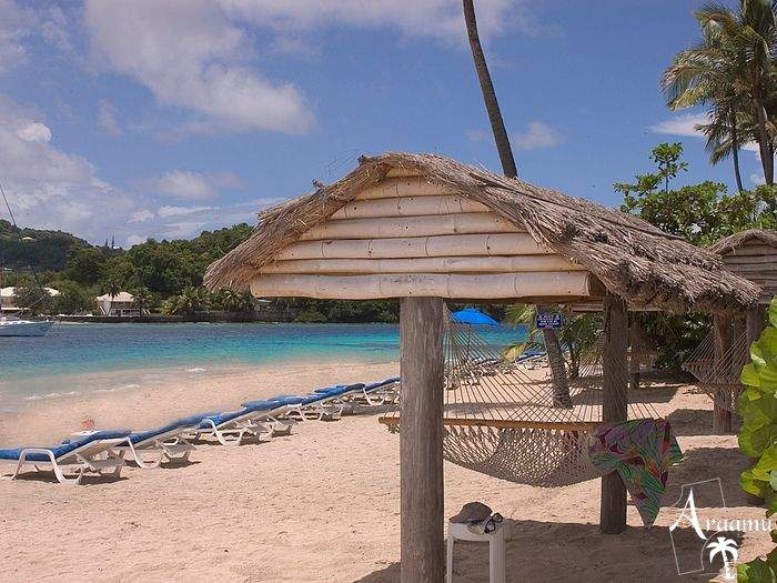 St. Vincent & Grenadine, Young Private Island****+